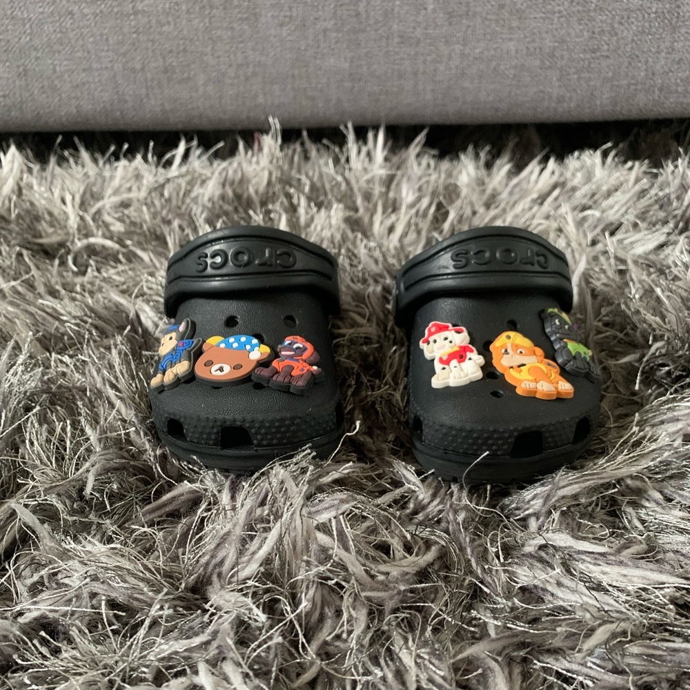 CROCS w/Paw Patrol charms